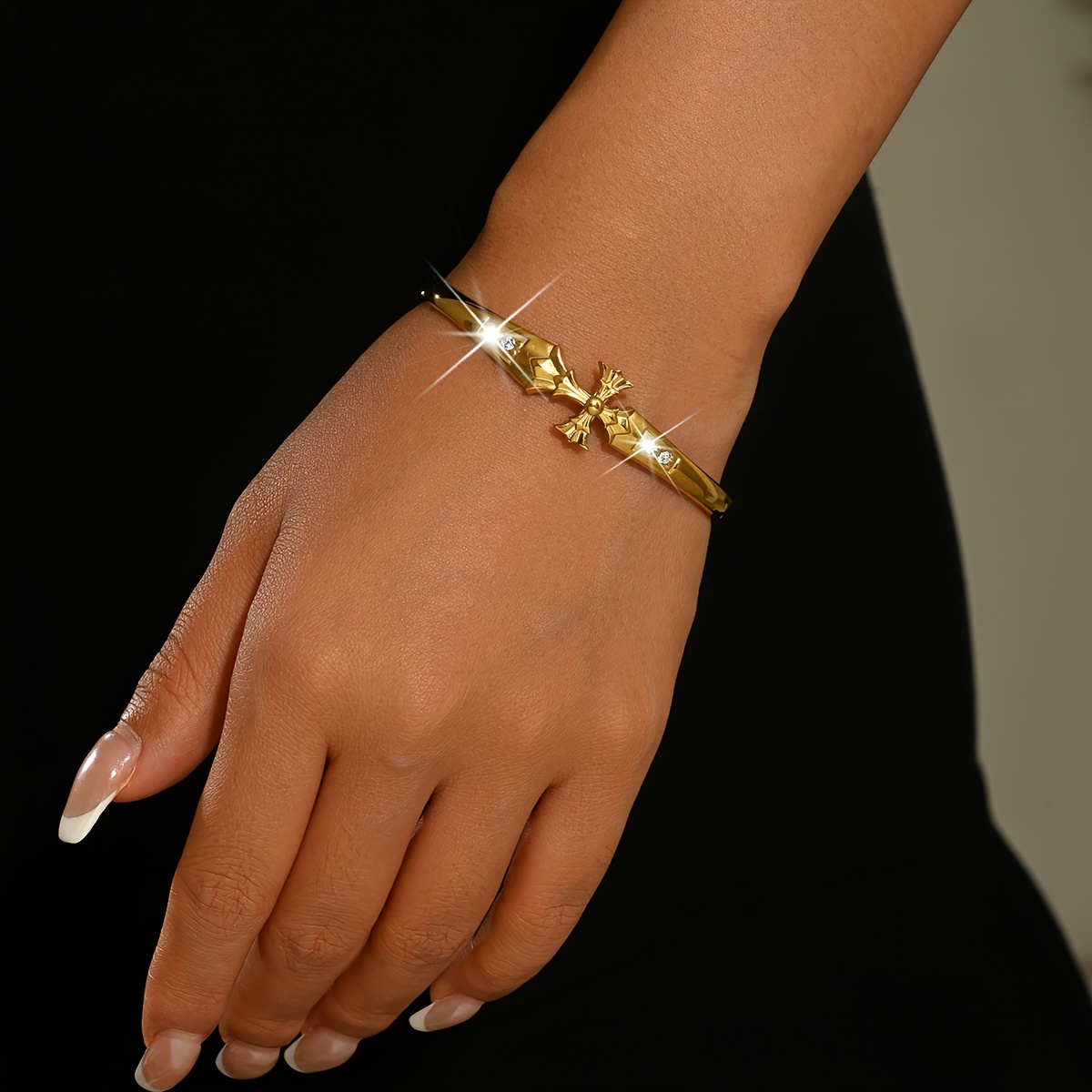Women's Classic Vintage Rhinestone Bracelet, Elegant Design